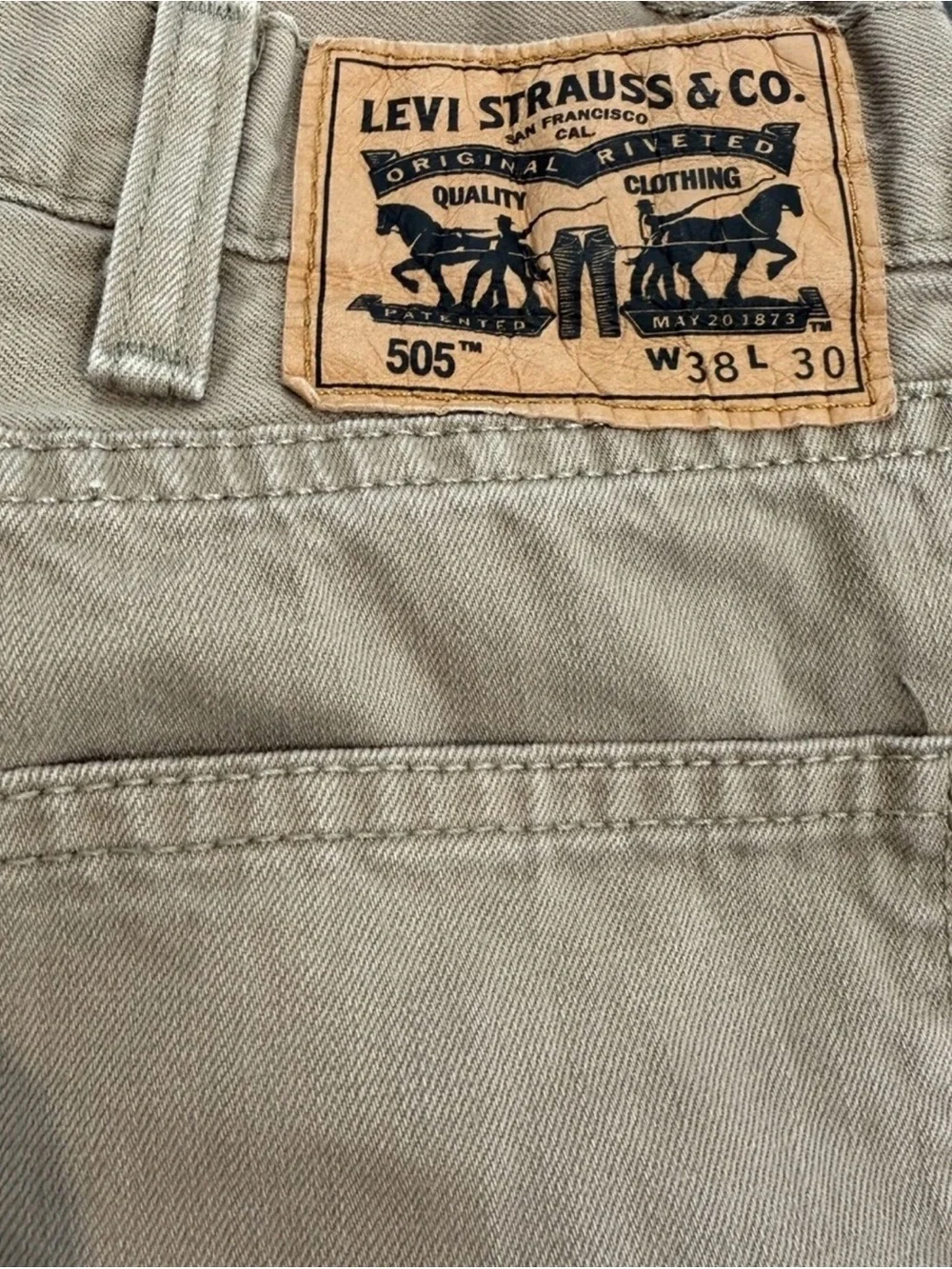 Levi's Classic Straight Fit Jeans in Khaki 505 38x30